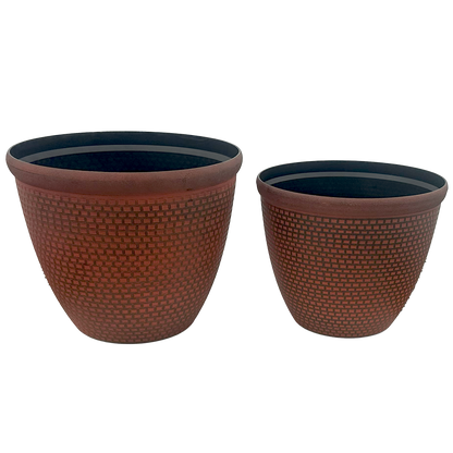 Two terracotta colored plastic pots of different sizes with an irregular rectangular pattern around them